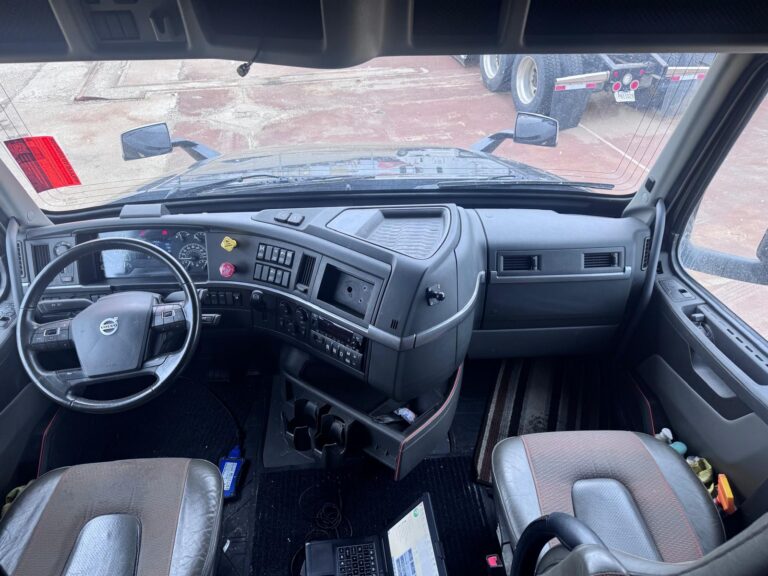 CAB PHOTO FOR VIN 4V4NC9EH8NN303168