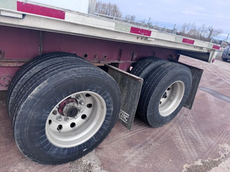 tire photo 2LDPF4827GL062282